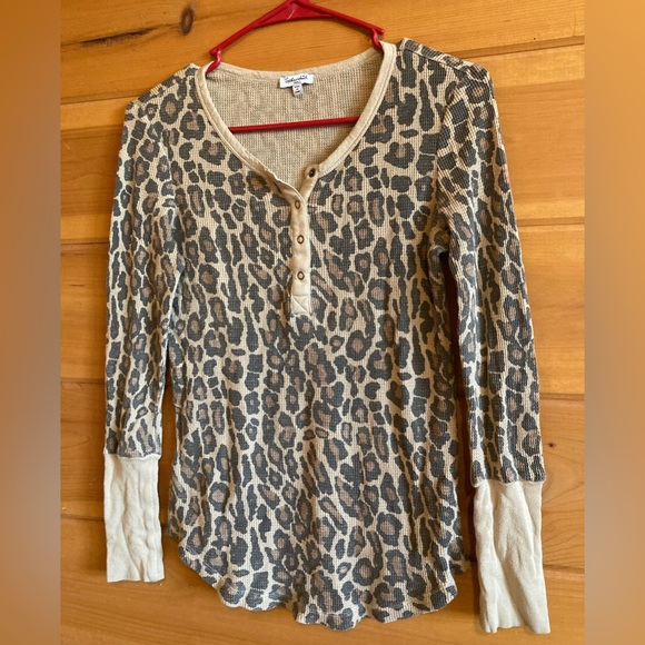 Splendid Leopard Thermal top • Size Small • EUC • cute! Sexy top 👏😍🐆 - Picture 3 of 11